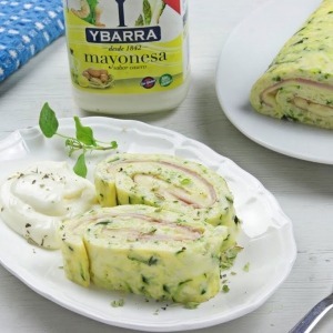 Pastel enrollado de calabacín con mayonesa