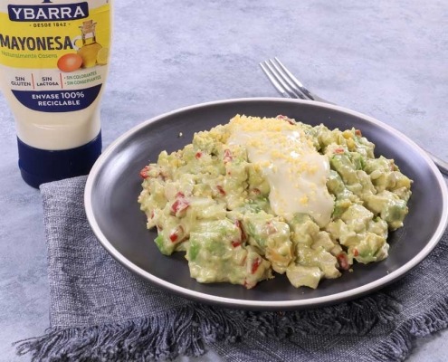 Ensaladilla de aguacate y pollo