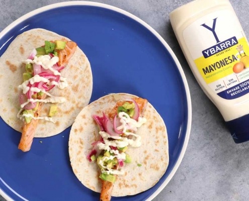 Tacos con salmon y mayonesa