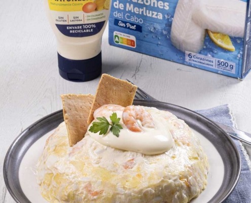 ensaladilla de merluza y langostinos