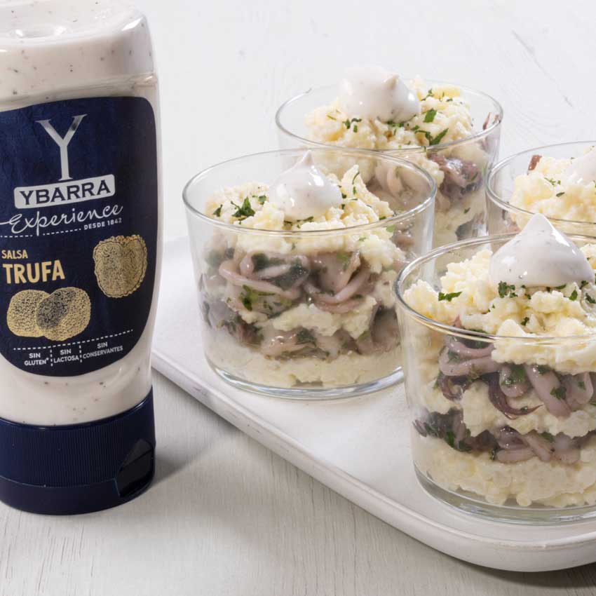 Vasitos de puré de patatas trufado