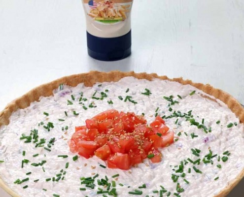 Pastel frio de atún con Salsa Ranchera