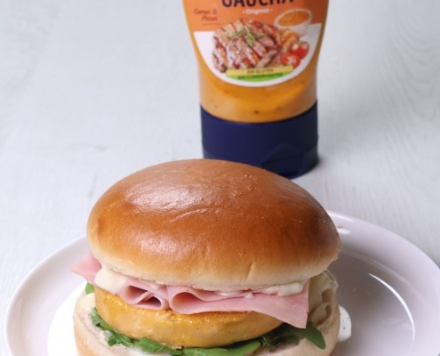 sandwich de tortilla con Salsa Gaucha