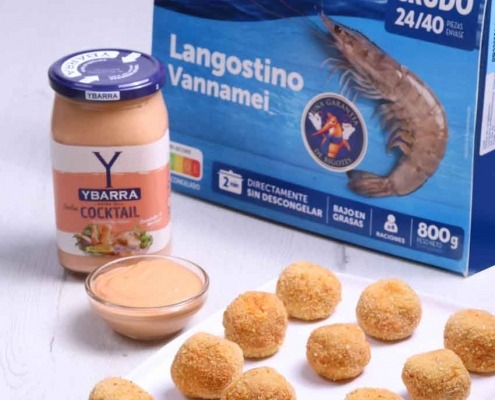 Bolitas de Langostinos con Salsa Cocktail