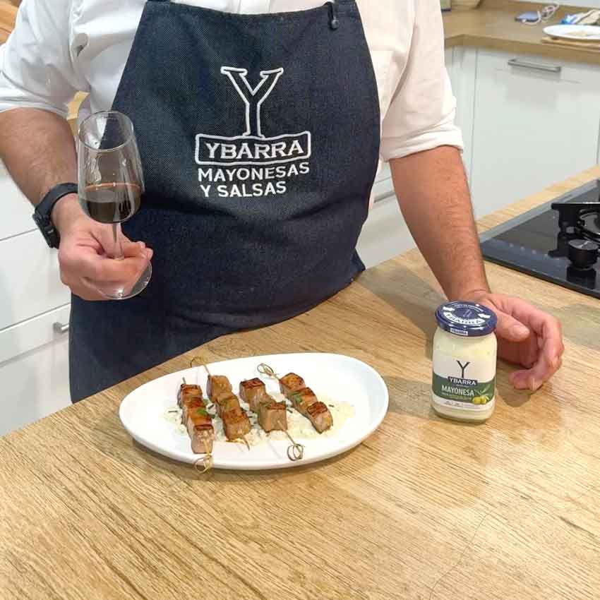 Mini brochetas de atún macerado