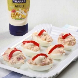 Huevos rellenos de atún con Alioli
