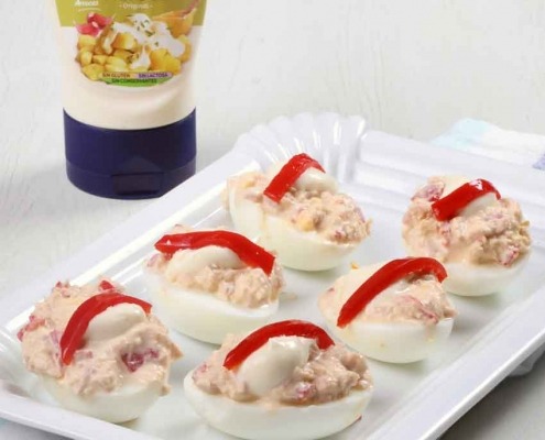 Huevos rellenos de atún con Alioli