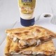 empanada de langostinos con alioli