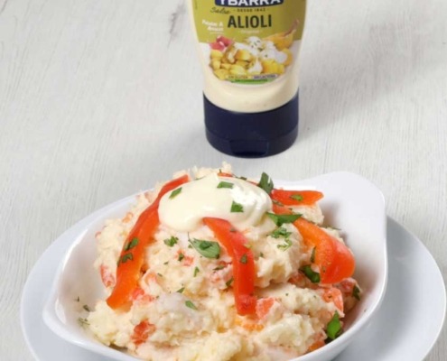 ensaladilla de gambas y alioli