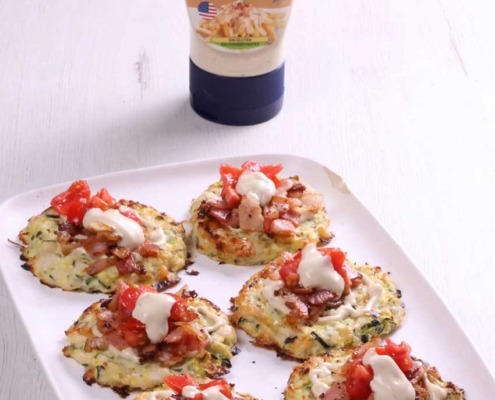 tortitas de calabacín y pollo con salsa ranchera
