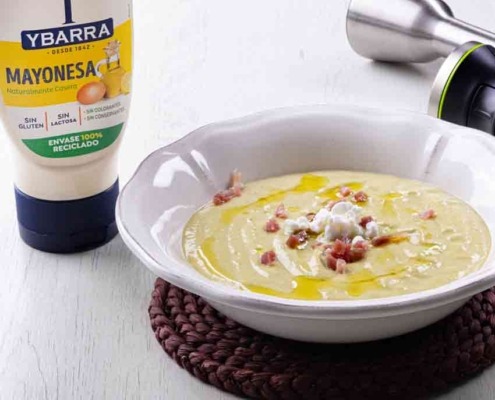 Crema fría de guisantes con patata, queso cottage y Mayonesa Ybarra