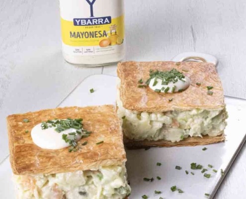 Hojaldre frio con salmon ahumado y aguacate