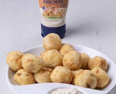 Croquetas de patata y pollo elaboradas con Patatas Ybarra y Salsa Ranchera Ybarra.