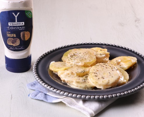Patatas Mayordomo preparadas con cebolla y Salsa Experience de Trufa Ybarra.